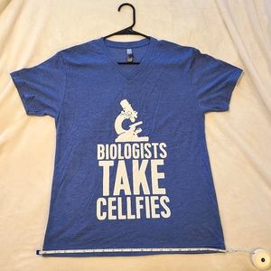 Biologists take cellfies, V-Neck T-shirt, light blue, Medium